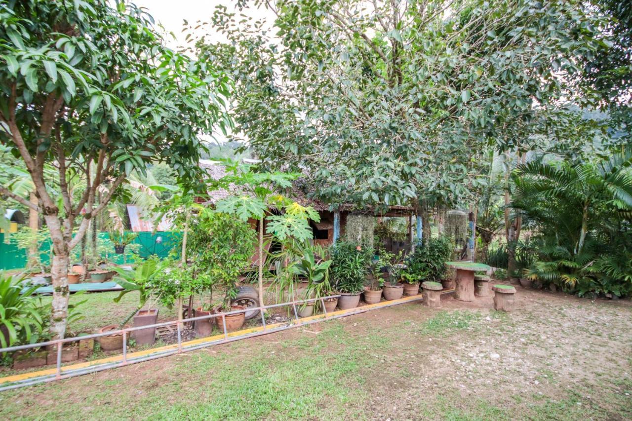 Oyo 75312 Banana Lodge Khao Lak Exterior foto